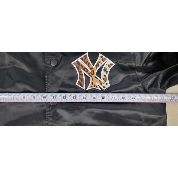 Starter Black Label NY Yankees Jacket Women's M Animal Print Logo Black Satin - Picture 11 of 12